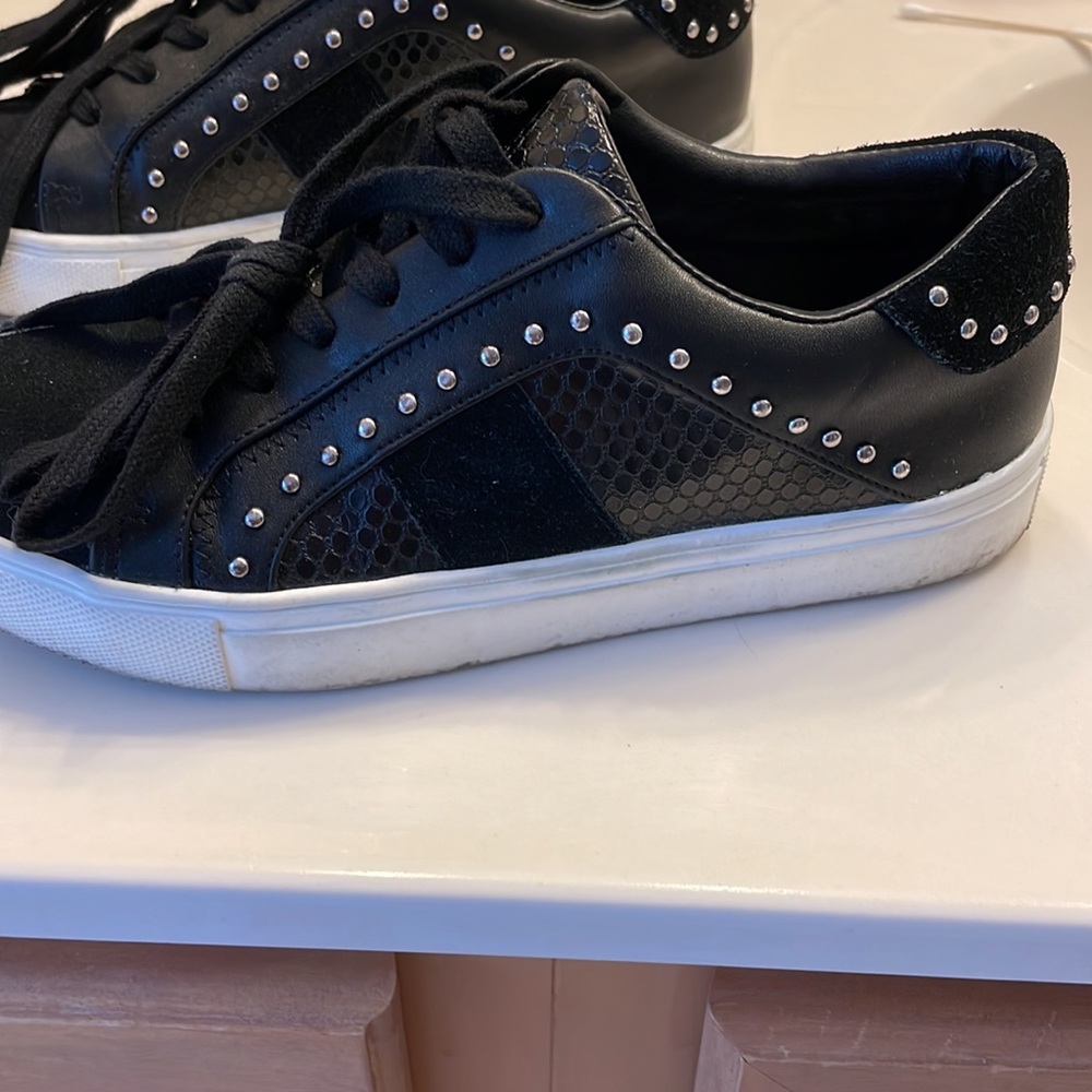 Sneakers - Picture 5 of 8